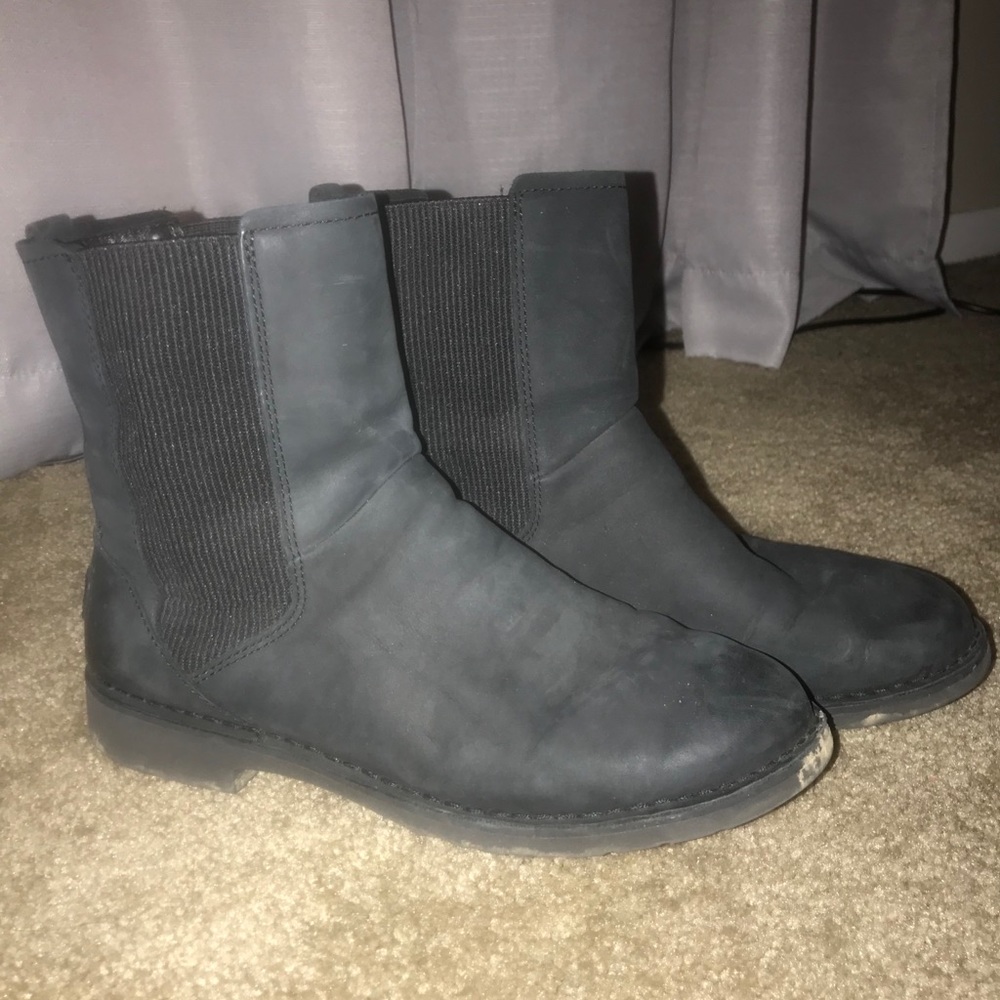 Black Standard Ugg Boots